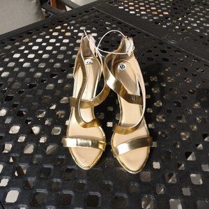 BCBG MAXAZRIA Gold Leather "Siena" Stilleto Women's Heels Size 10